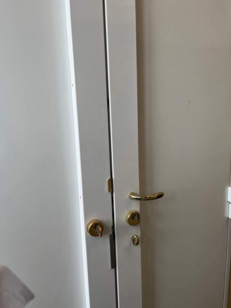 Comment Changer une Serrure de Porte : Guide Complet par des Experts en Serrurerie