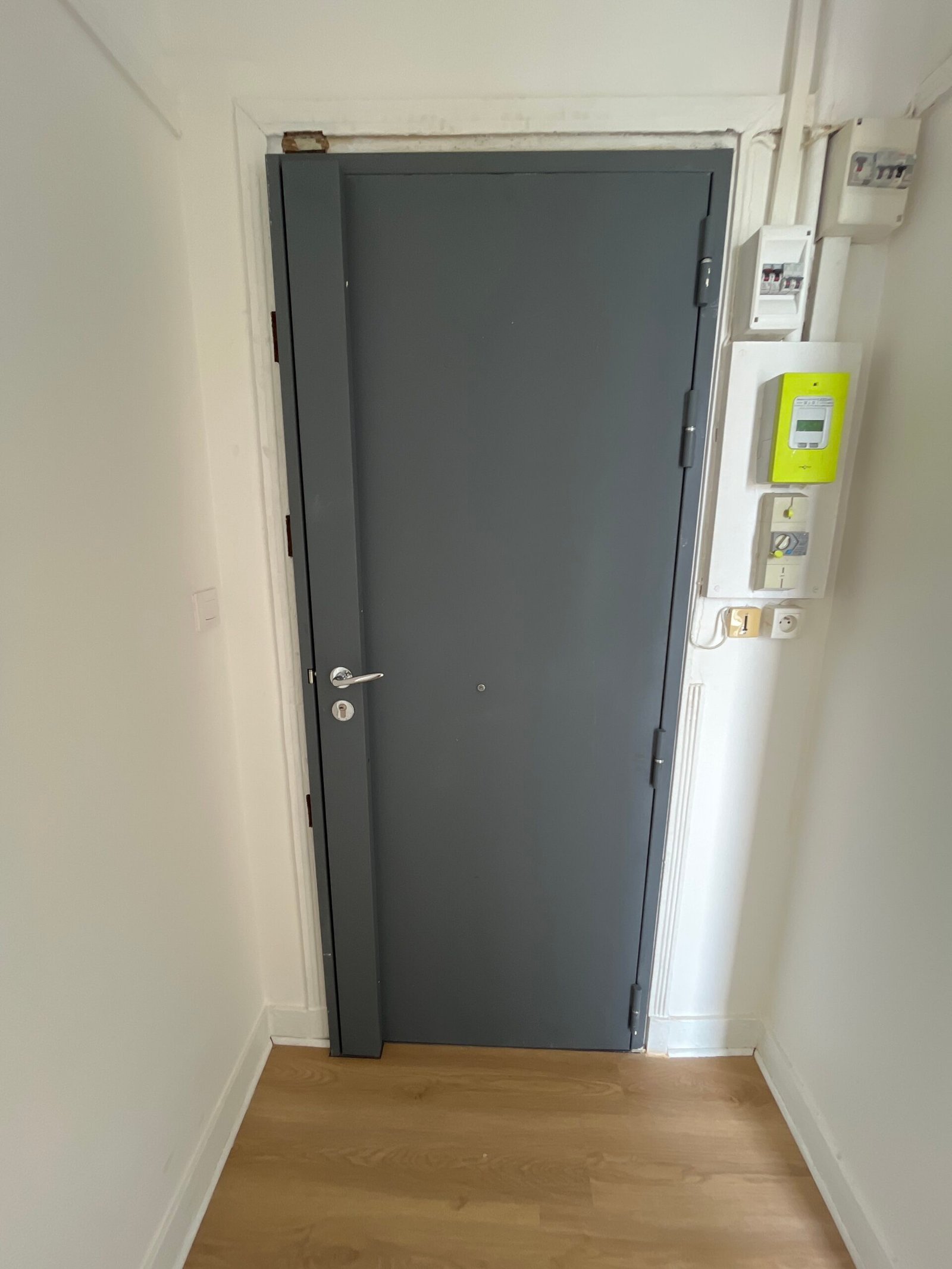 Porte blindée et isolation : L'impact psychologique révolutionnaire de la métallerie moderne sur votre bien-être quotidien