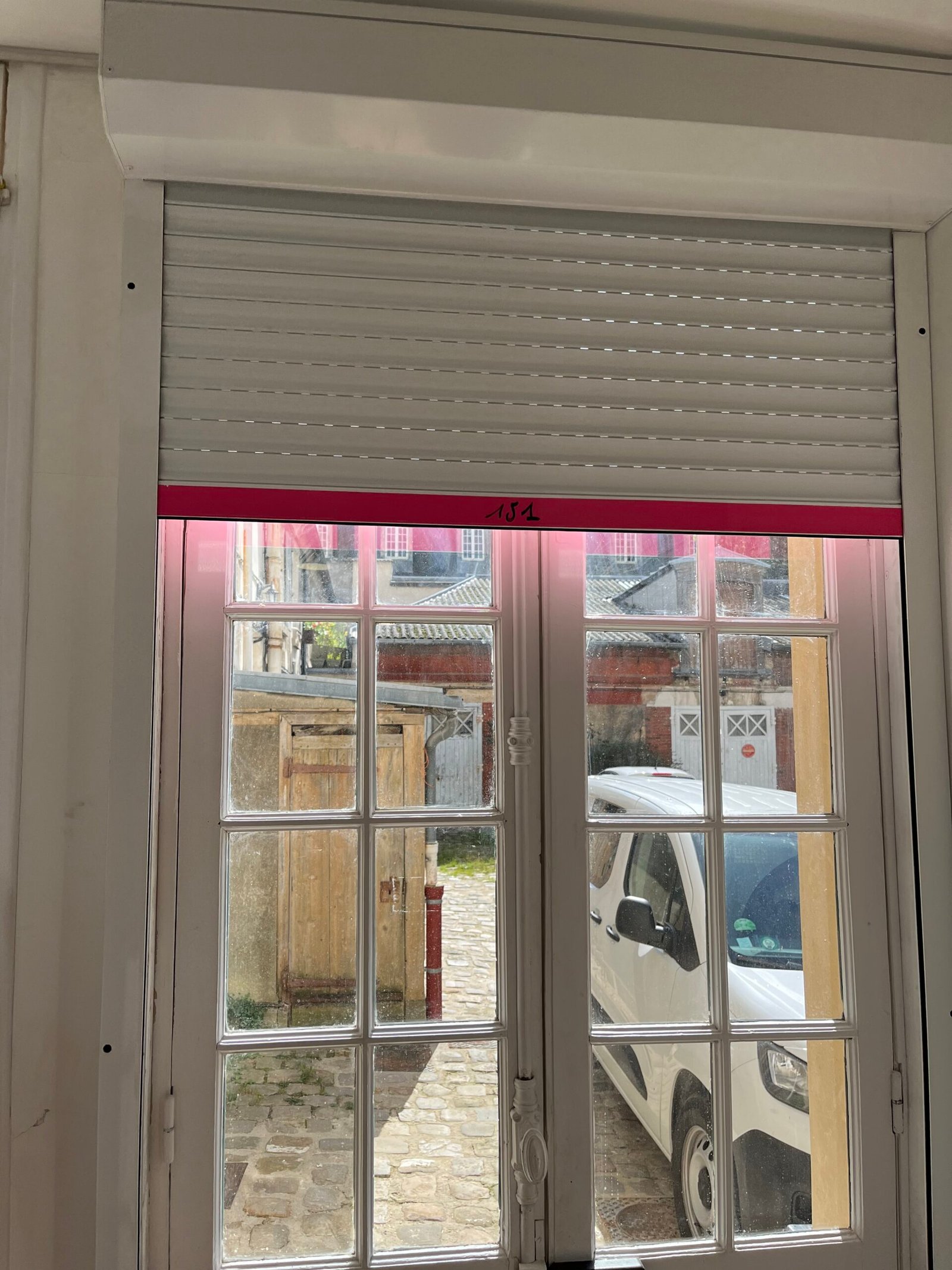 Devenir installateur de volets roulants : votre guide complet vers un métier d'avenir aux perspectives exceptionnelles