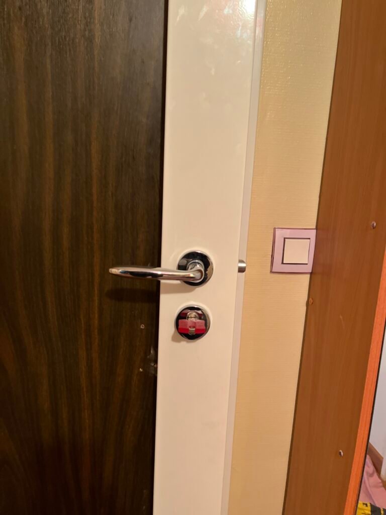 Comment installer une serrure 3 points encastrable