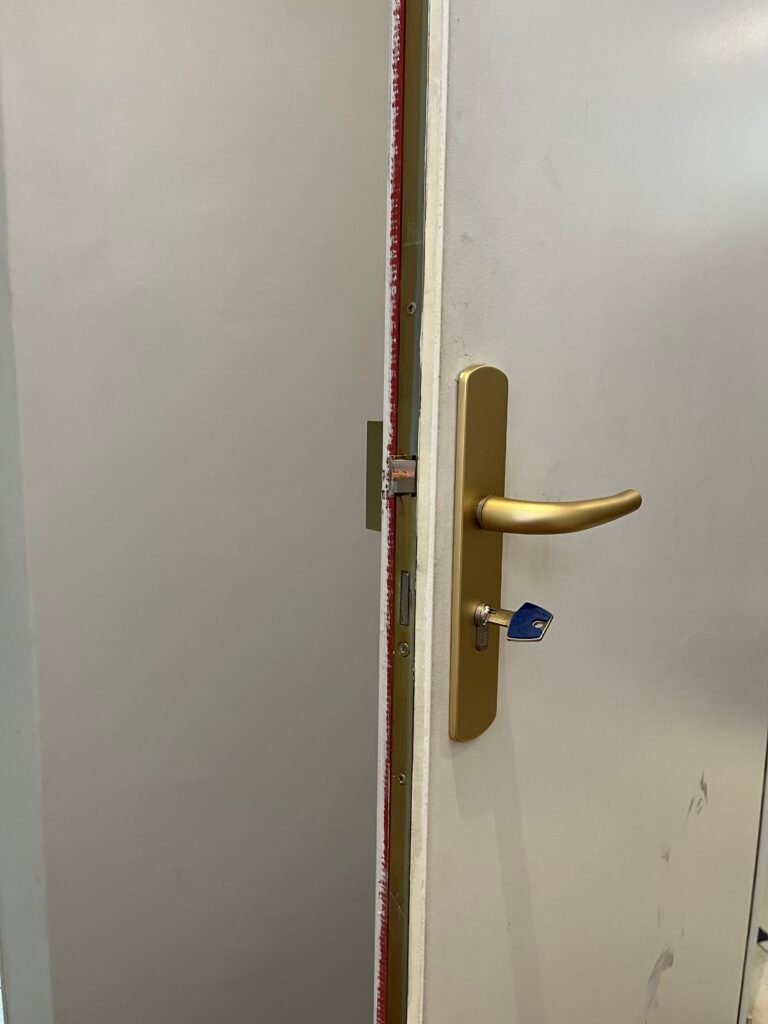 Iron Métal® 
Urgence Serrurier Paris Entrepôt (75010)